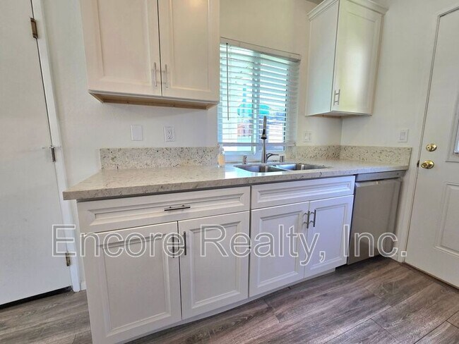 Building Photo - 2093 Waterbury Dr