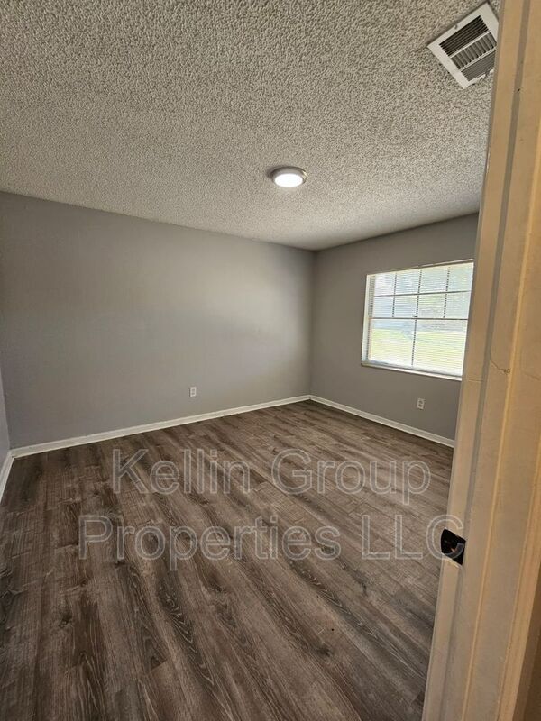 Building Photo - 1041 N Brunnell Pkwy