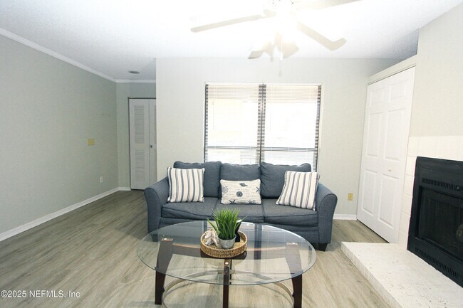 Building Photo - 10200 Belle Rive Blvd