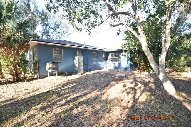 Building Photo - 2801 Sanders Dr