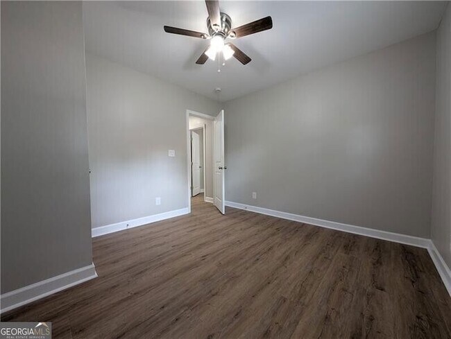 Building Photo - 1377 Pine Ave