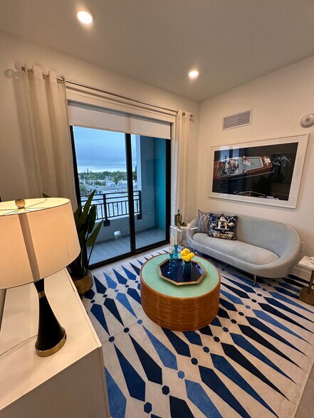 Building Photo - 1849 Madison St