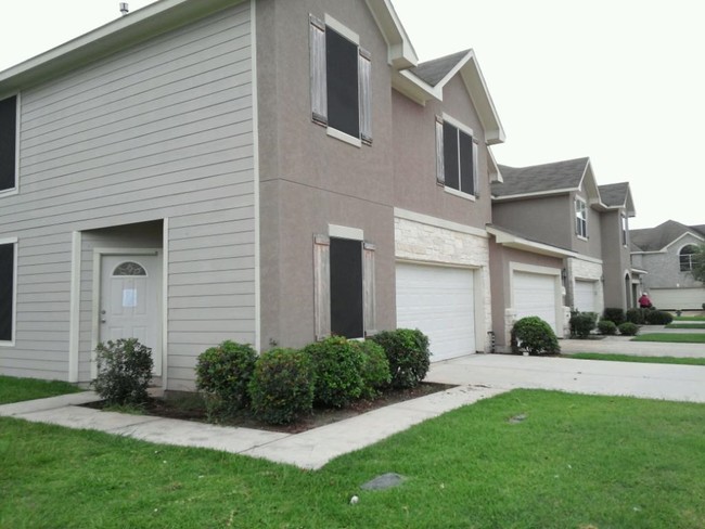 Primary Photo - Silverglen Townhomes