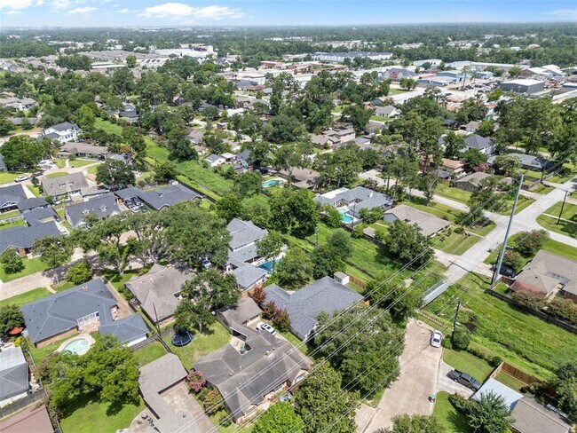 Building Photo - 5019 Oak Forest Dr