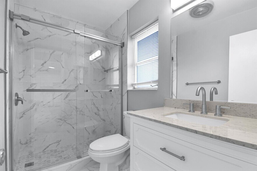 Building Photo - 4751 NE 21st Ter