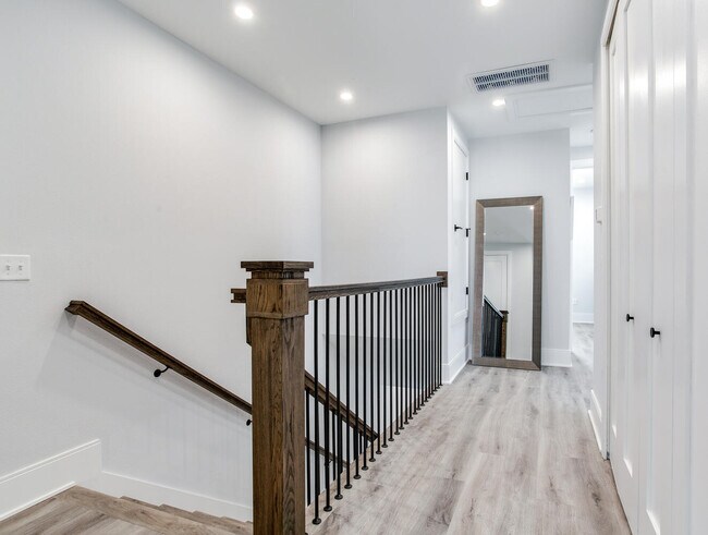 Building Photo - 140 174th Ave E