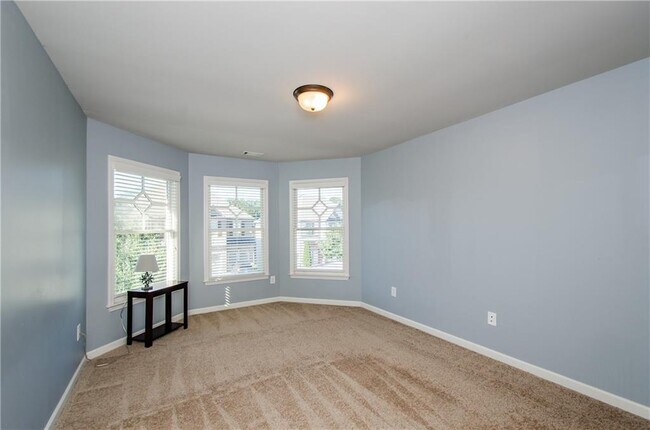 Building Photo - 4669 Sierra Creek Dr NE