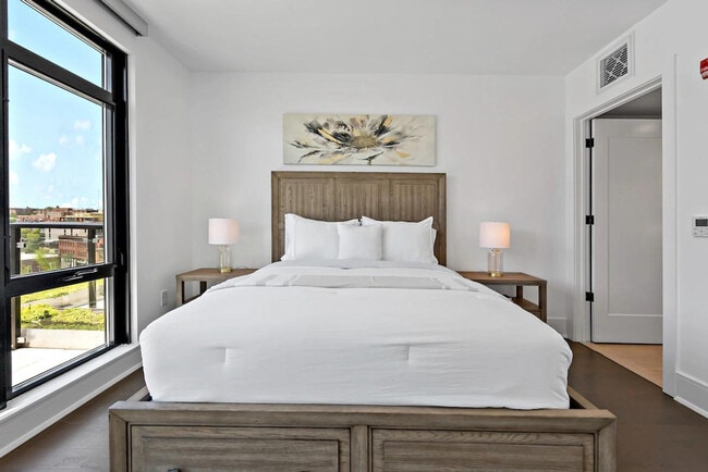 Building Photo - 1611 8th St NW