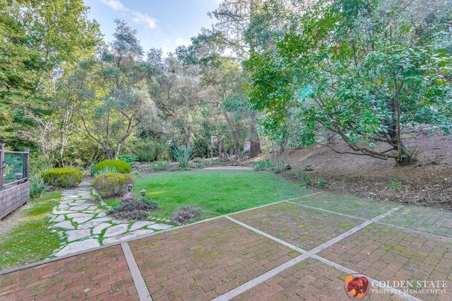 Building Photo - Spacious Los Altos Hills Home with Stunnin...