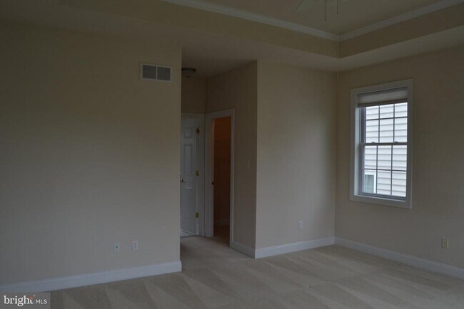 Building Photo - 806 Wren Ln