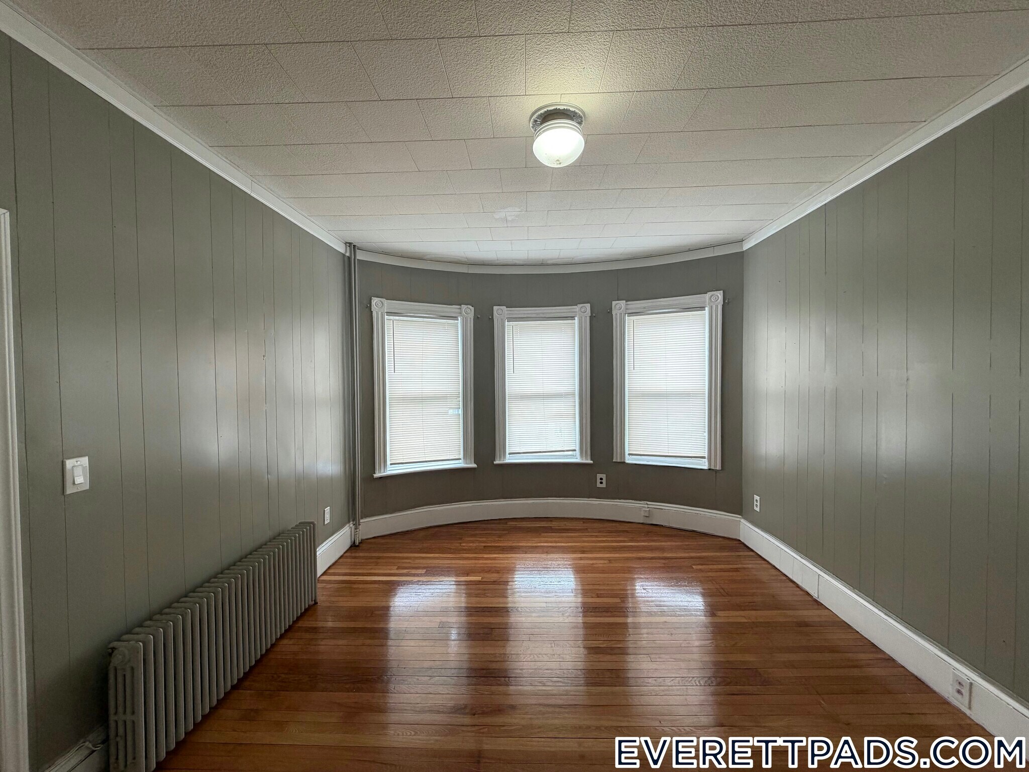 Building Photo - 44 School St