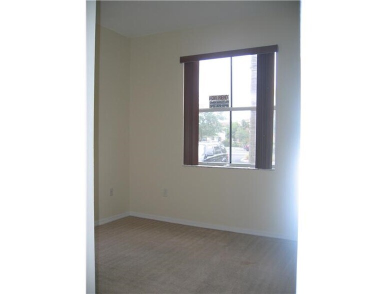 Building Photo - 2271 NE 42nd Cir