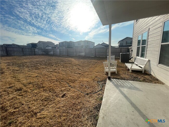 Building Photo - 457 Lynwood Gold