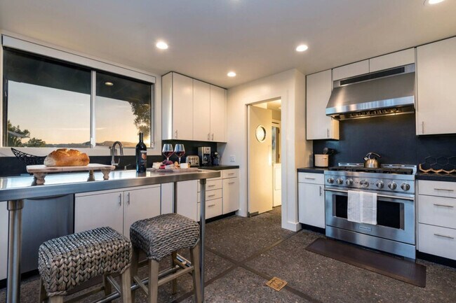 Building Photo - 17389 Mallard Dr
