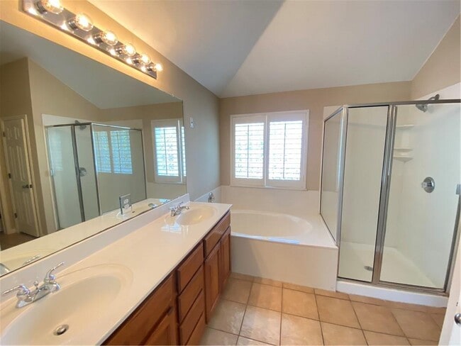 Building Photo - 1013 Kensington Castle Trl