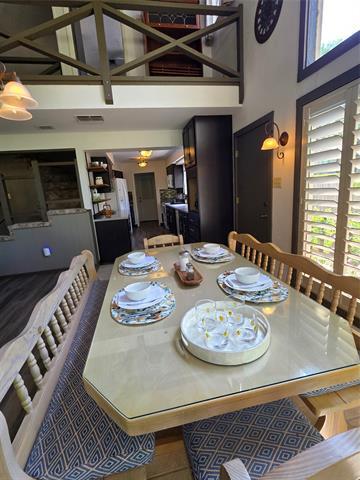 Building Photo - 1425 E Seneca Ct