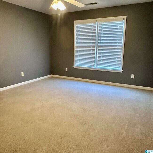 Building Photo - 5982 Valley Way