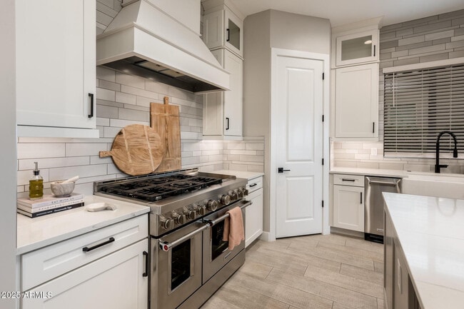 Building Photo - 6615 E Libby St