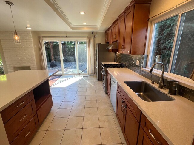 Building Photo - 2975 Fahrner Ct