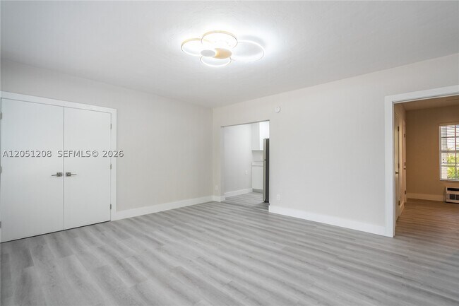 Building Photo - 2420 Flamingo Dr