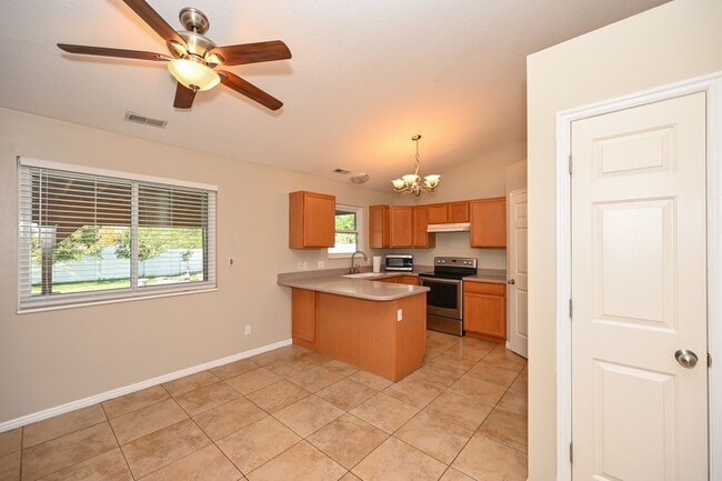 Building Photo - Great Family Home in Excellent Location!