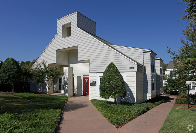 Primary Photo - Walden Court Apartments