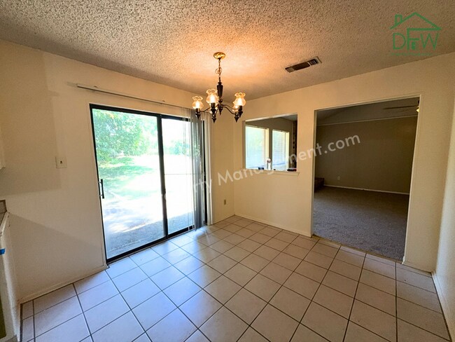 Building Photo - Spacious 3-Bedroom Home for Lease with Large Fenced Backyard in Quiet Benbrook Neighborhood