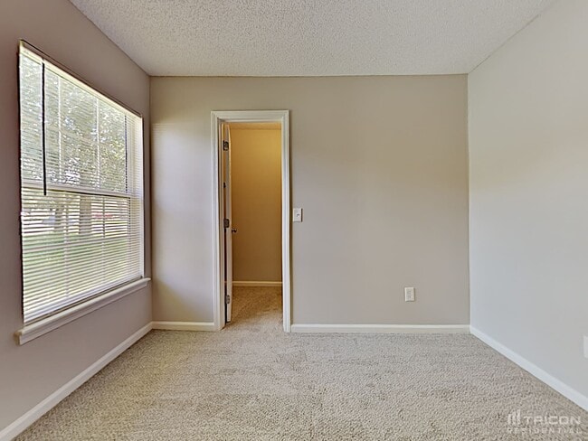 Building Photo - 2887 Tuscarora Tr