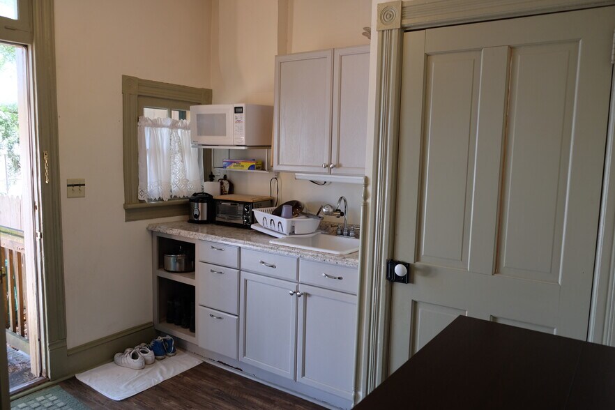 kitchen - 342 New Holland Ave