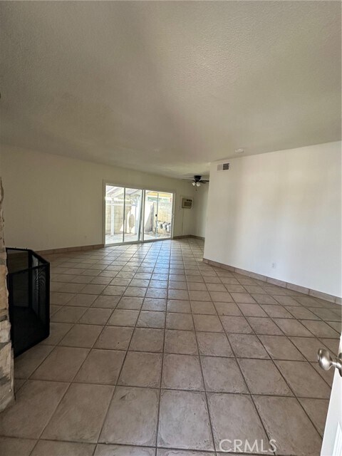 Building Photo - 2138 E Almont Ave