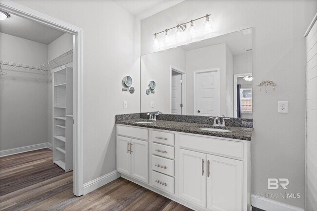 Building Photo - 21549 Yosemite Blvd