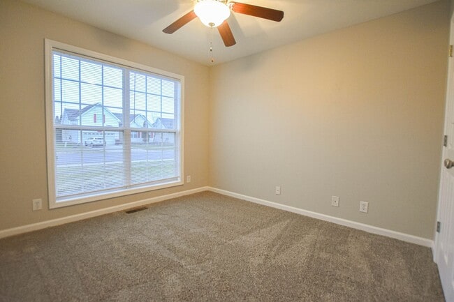 Building Photo - Pet Friendly Three Bedroom!
