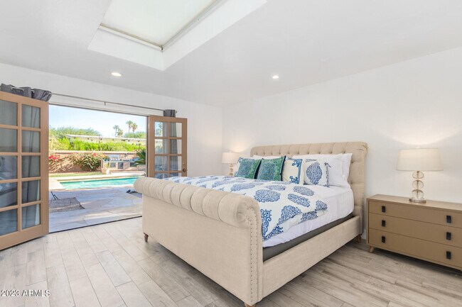 Building Photo - 4450 E Camelback Rd