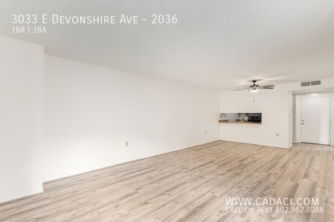 Building Photo - 3033 E Devonshire Ave