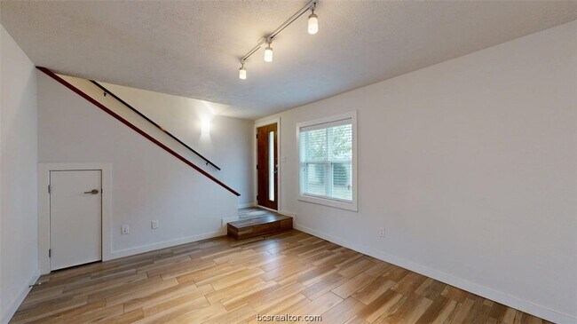 Building Photo - 505 Boyett St