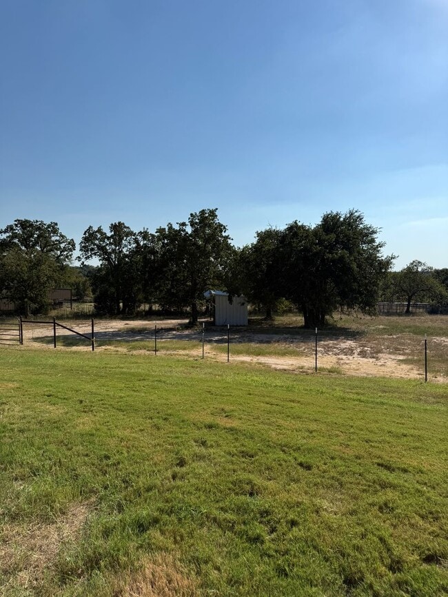 Building Photo - HORSE PROPERTY 4/2/2 + 4 acres in Peaster ...