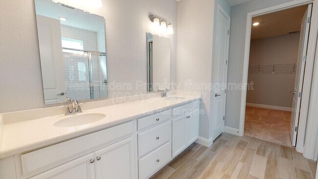 Building Photo - 307 Killarney Ave