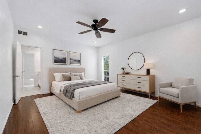 Building Photo - 2100 Tanglewilde St