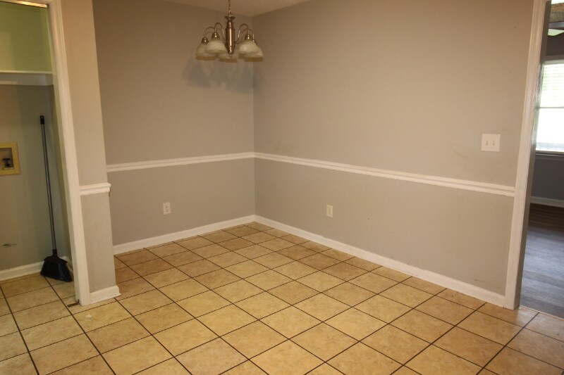 Building Photo - 6008 Southcrest Dr