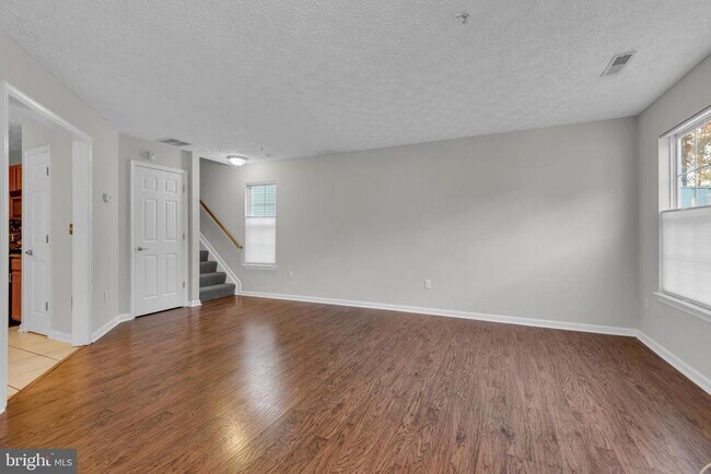 Building Photo - 10 Ironstone Ct