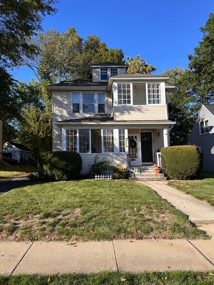 Primary Photo - 154 Edgemere Ave