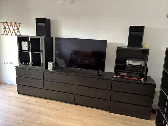 Building Photo - 1325 Meridian Ave