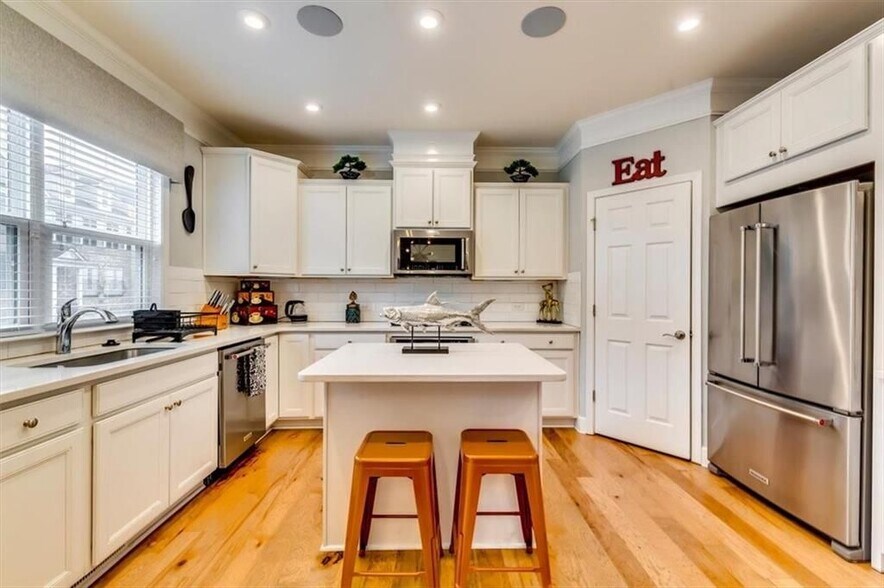 Building Photo - 6171 Brevard Dr SE