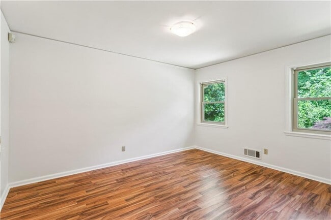 Building Photo - 3292 Ferncliff Pl NE
