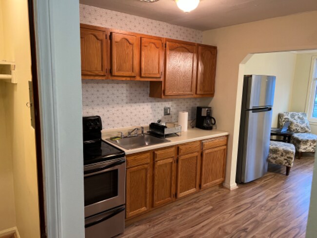 Building Photo - 1678 Fort St