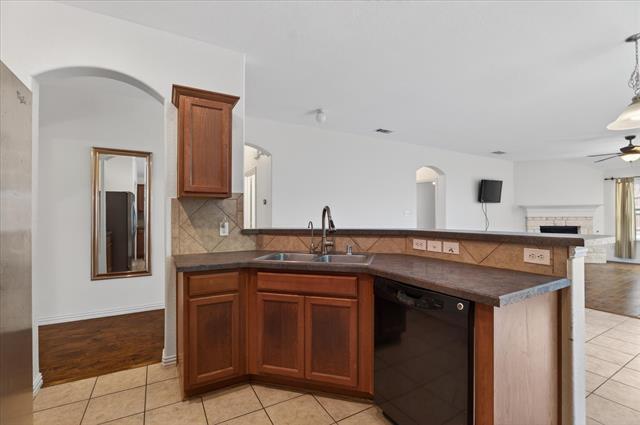 Building Photo - 3705 Redwood Cir