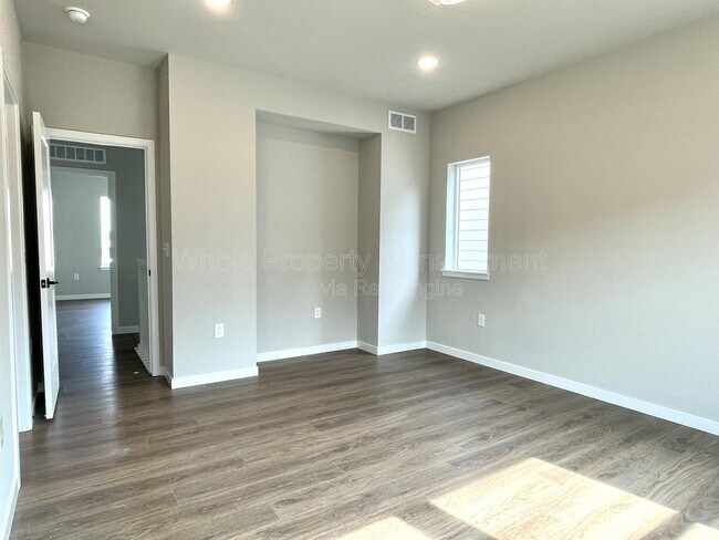 Building Photo - 361 Fox Ln