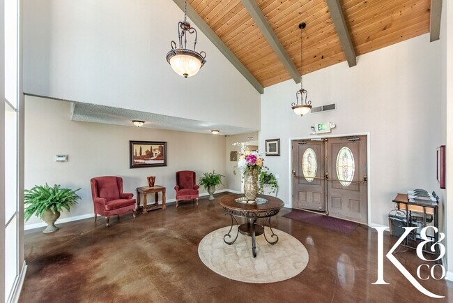 Building Photo - Ground-Floor Living in a Desirable 55+ Thousand Oaks Community