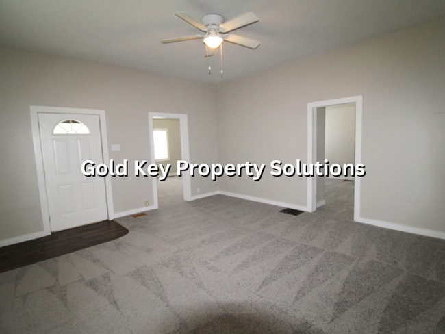Building Photo - 3 Bed 1 Bath Home For Rent W/ Fenced Yard