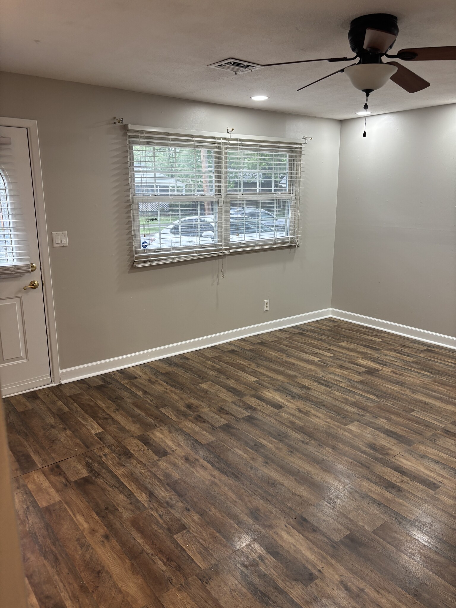Building Photo - 1602 Vilardo Ln